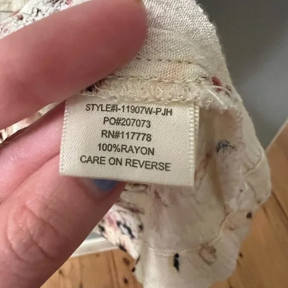 Love Stitch Top Small - boho - off shoulder - Picture 6 of 6